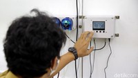 Sementara itu, agro electrifying merupakan budi daya pertanian yang memanfaatkan tenaga listrik.