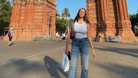 Sairaa Punjabi disebut tak kalah cantik dengan banyak artis wanita yang ada di bawah rumah produksi ayahnya. Foto: Instagram Sairaa Punjabi