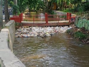 Ada Sampah di Saluran Tanah Baru, Depok Pastikan Satgas Banjir Menangani