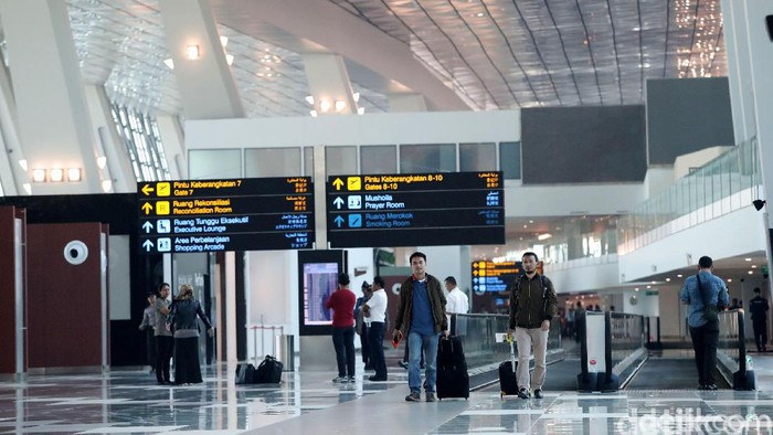 Kejujuran cleaning service bandara soetta kembalikan cek senilai rp 35,9 m