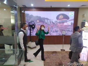 Rugi Belasan Miliar, Tamara Bleszynski Ngaku Sudah Lama Menderita