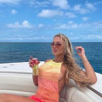 Jalan-jalan keliling dunia pun bisa Tammy lakukan dengan kekayaannya yang ia miliki saat ini. Foto: dok. Instagram/@tammyhembrow