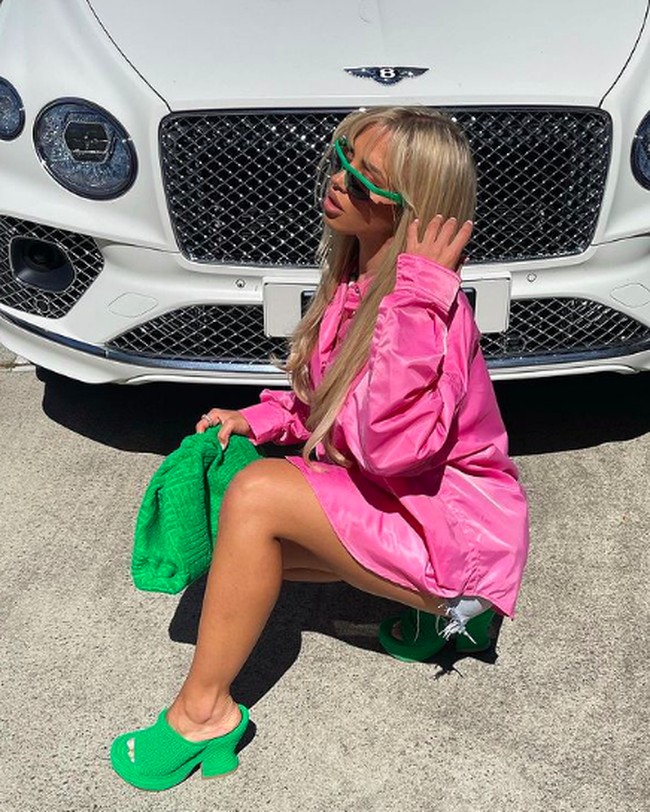 Influencer kebugaran itu kerap memamerkan barang-barang mewahnya, termasuk mobil dan rumah mewahnya di Instagram.Foto: dok. Instagram/@tammyhembrow