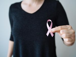 5 Fakta Seputar Hari Tanpa Bra Sedunia