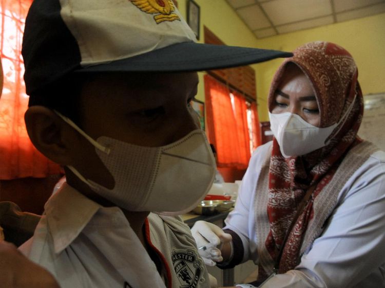 Kebut Vaksinasi Pelajar dan Razia Kartu Vaksin