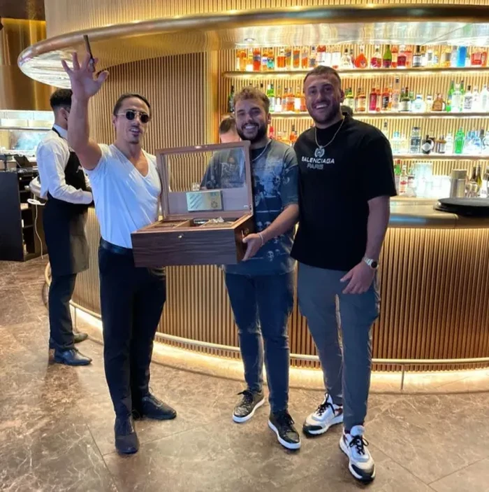 Makan di Resto Salt Bae, Pria Ini Beri Tip Kotak Rokok Rp 38 Juta