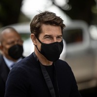 Aktor yang kini berusia 59 tahun itu juga terlihat tampil bermasker pada Juli 2021 saat mendatangi Goodwood Festival of Speed, di Inggris. Foto: dok. Getty Images