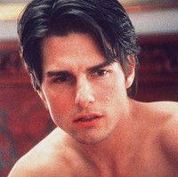 Selain wajah tampannya, kemampuan aktingnya pun diakui dunia. Seperti inilah penampilan memikat Tom Cruise dalam film Eyes Wide Shut pada 1999. Saat itu usianya sudah 37 tahun. Foto: dok. AFP
