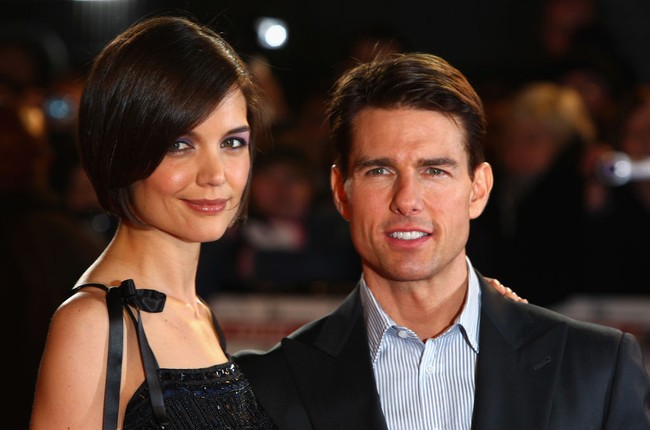 Pada 2005, hubungan asmara Tom Cruise kembali jadi pemberitaan. Dia pacaran hingga menikahi aktris Katie Holmes. Sayang pada 2012, Katie menggugat cerai pria yang memberinya seorang putri bernama Suri Cruise itu. Foto: dok. Getty Images