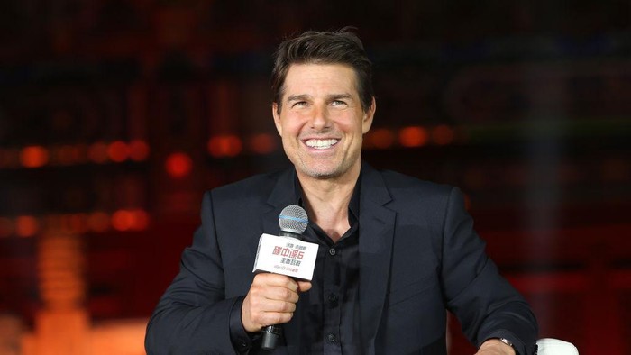 SYDNEY - JANUARY 01:  ACTOR TOM CRUISE AT MEDIA CALL FOR FAR AND AWAY IN SYDNEY. THE MOVIE IS DIRECTED BY RON HOWARD, STARRING BOTH NICOLE KIDMAN AND TOM CRUISE. (Photo by Patrick Riviere/Getty Images).