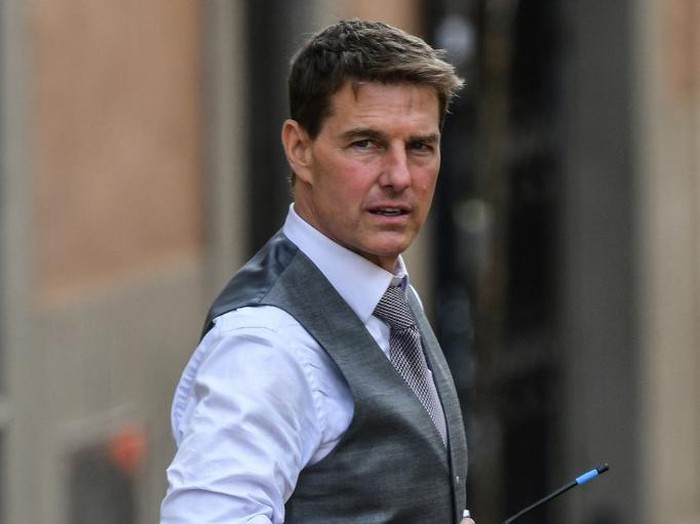 US actor Tom Cruise is pictured during the filming of Mission Impossible : Lybra on October 6, 2020 in Rome. (Photo by Alberto PIZZOLI / AFP)