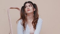 Karena terlahir sebagai gadis keturunan bule, Agatha memang memiliki fisik tinggi dan raut wajah yang cukup berbeda dengan anak-anak seumurannya.  Foto: dok instagram agathavalerie