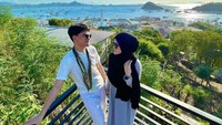 Tatapan mesra Alvin Faiz dan Henny Rahman. Foto: Instagram Alvin Faiz