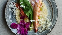 Chef Rene memproduksi menu setiap tahunnya yang terbagi dalam kategori musim seafood, sayuran, dan permainan serta hutan. Menu ini tidak akan pernah dibuat dua kali sehingga setiap datang ke Noma, pengunjung tak pernah disuguhi menu yang sama.