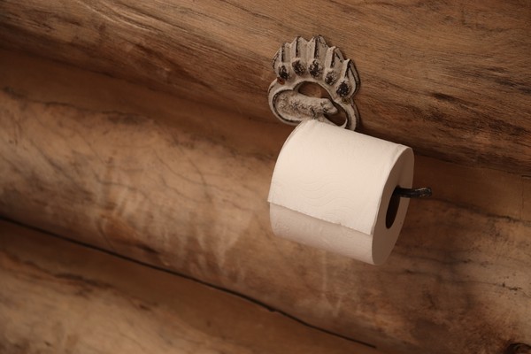 Barang lain yang bisa dibawa saat check out dari hotel adalah tissue toilet. Namun ada juga hotel yang melarang tamunya membawa tissue toilet, jadi pastikan dulu dengan hotelnya ya. (iStock) Barang lain yang bisa dibawa saat check out dari hotel adalah tissue toilet. Namun ada juga hotel yang melarang tamunya membawa tissue toilet, jadi pastikan dulu dengan hotelnya ya. (iStock)