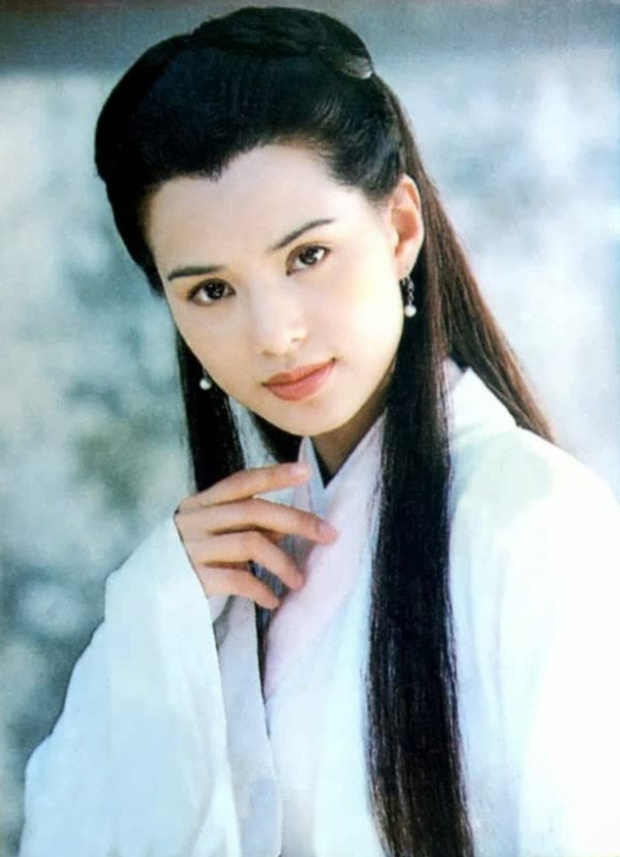 Carmen Lee, pemeran Bibi Lung.