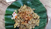 Sebelum membuka warung nasi goreng ini, Bang Tigor lebih dulu melakukan uji coba. Selama kurang lebih dua bulan, ia membuat bumbu dan racikan nasi goreng yang menurutnya enak. Foto: detikFood/Devi S. Lestari