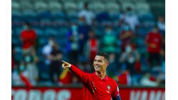 Ronaldo dengan hattricknya kini adalah pencetak gol terbanyak di dunia internasional dengan 115 gol dilesakkan. Foto: Twitter