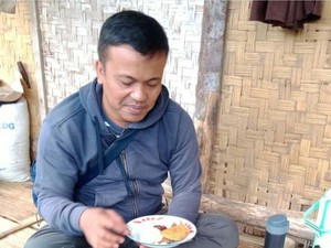Eks Penyidik KPK Herbert Nababan yang Kini Angon Kambing