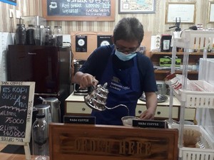 Sisi Lain Eks Pegawai KPK Hotman: Dari Berantas Korupsi ke Racik Kopi