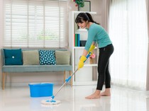 Lantai Bau Amis Setelah Lantai Dipel? Begini 5 Cara Mudah Mengatasinya!