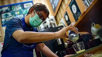 Harga kopi yang dijual Hotman mulai dari Rp 15 ribu. Adapun nama Tabe Coffee memiliki arti bersalaman.