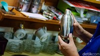 Hotman masuk ke KPK melalui Indonesia Memanggil 1 (IM1) yang digelar pada 2005. Sosok lain yang termasuk IM1 adalah Johan Budi Sapto Pribowo, mantan juru bicara dan Plt Pimpinan KPK yang kini menjadi anggota DPR.