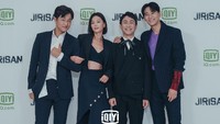 Jun Ji Hyun di sisi lain mengaku sangat sulit menahan tawa saat berhadapan dengan aktor-aktor seperti Oh Jung Se dan Cho Han Cheul. Tak jarang dia akan tertawa terbahak sebelum memulai adegan yang mereka lakukan bersama. (Foto: dok. iQIYI)