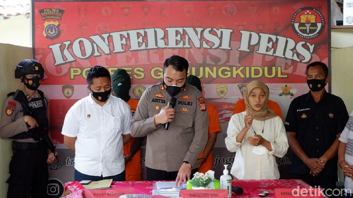 Jumpa pers kasus pencurian buku nikah, di Mapolres Gunungkidul, Rabu (13/0/2021).
