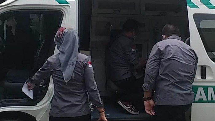 Kejati Kalbar mengusut aduan kelengkapan standar peralatan medis yang ada di dalam 12 unit ambulans infeksius yang dialokasikan untuk 11 kabupaten/kota di Kalbar diduga bermasalah (ANTARA/Indra Budi Santoso)