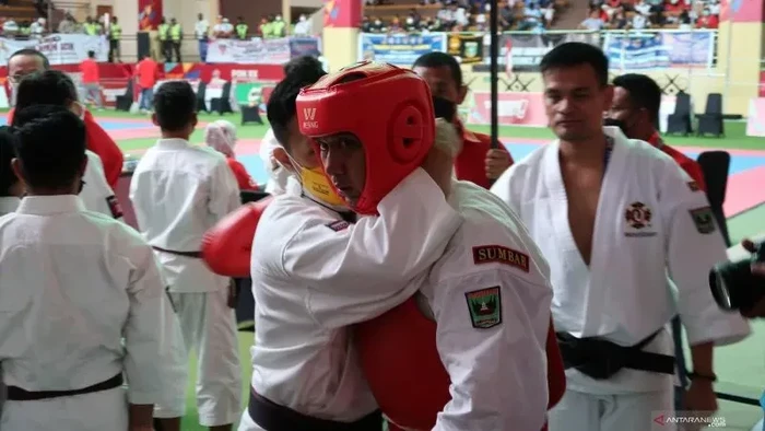 Kenshi Sumatera Barat Ari Pramanto usai berlaga. Kenshi Sumatera Barat Ari Pramanto usai berlaga.
