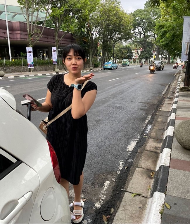 Tak jarang pula ia menampilkan potretnya ketika traveling. Foto: Instagram @q9thi