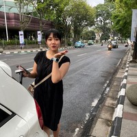 Tak jarang pula ia menampilkan potretnya ketika traveling. Foto: Instagram @q9thi