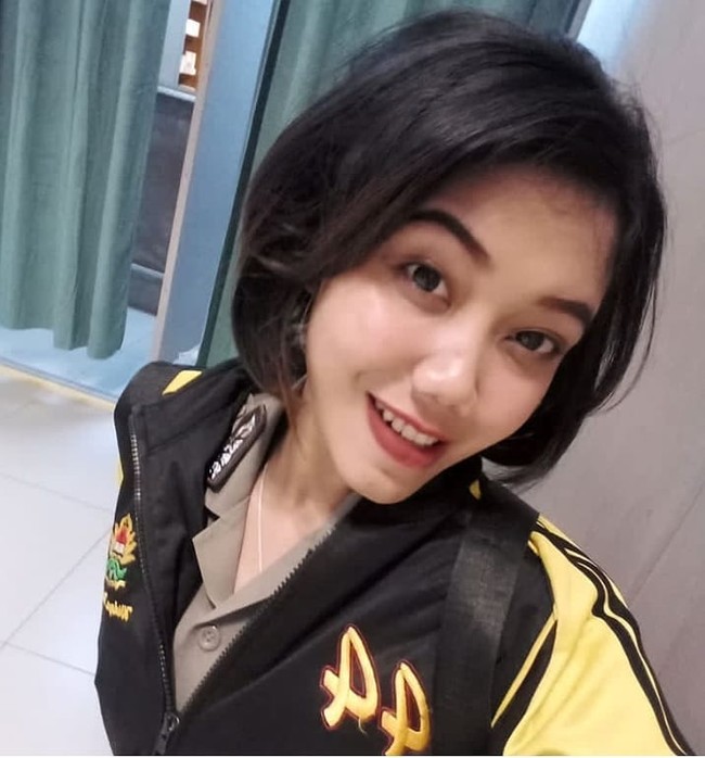 Kinanti Ulfa Aristi baru-baru ini sukses membawa pulang medali emas untuk Jawa Barat dalam cabang olahraga menembak di Pon XX Papua. Atlet itu pun mencuri perhatian netizen karena terungkap meminta bonus dari Ridwan Kamil. Foto: Instagram @q9thi