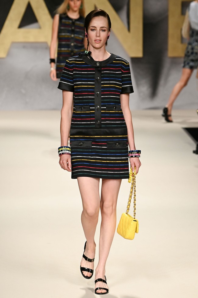 Fashion show koleksi terbaru Chanel Spring/Summer 2022 berlangsung di Grand Palaris, Paris, Prancis. Foto: Getty Images/Pascal Le Segretain.