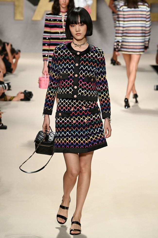 Fashion show koleksi terbaru Chanel Spring/Summer 2022 berlangsung di Grand Palaris, Paris, Prancis.  Foto: Getty Images/Pascal Le Segretain.