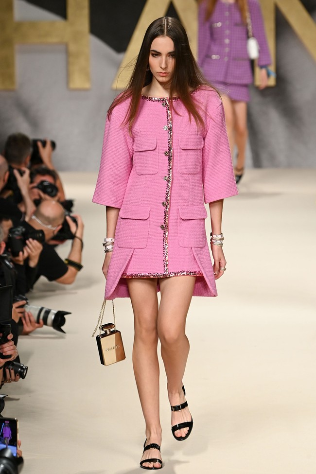 Fashion show koleksi terbaru Chanel Spring/Summer 2022 berlangsung di Grand Palaris, Paris, Prancis.  Foto: Getty Images/Pascal Le Segretain.