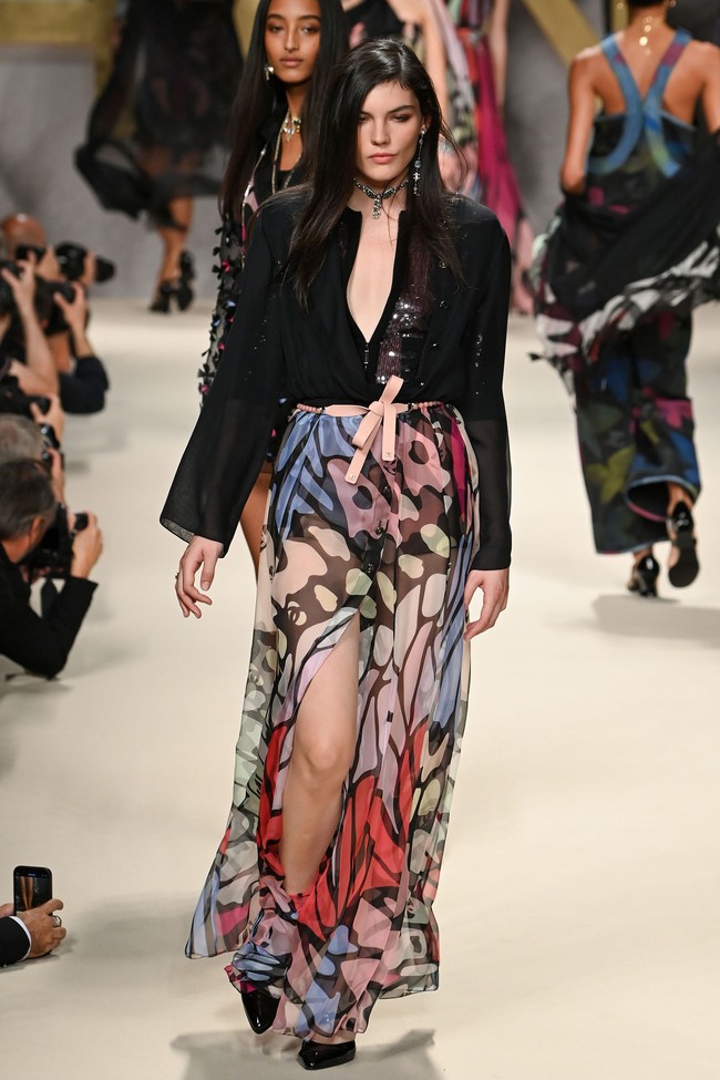 Fashion show koleksi terbaru Chanel Spring/Summer 2022 berlangsung di Grand Palaris, Paris, Prancis. Foto: Getty Images/Pascal Le Segretain.