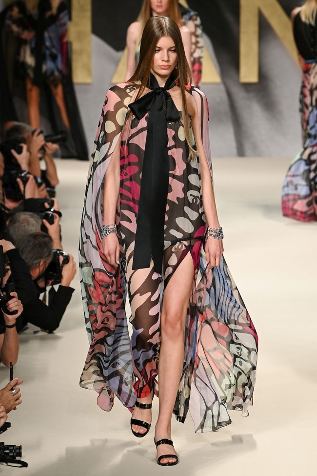 Fashion show koleksi terbaru Chanel Spring/Summer 2022 berlangsung di Grand Palaris, Paris, Prancis. Foto: Getty Images/Pascal Le Segretain.