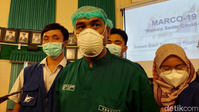 Relawan Madura Sadar COVID-19 (Marco-19) sudah menyelesaikan misi edukasi soal pentingnya vaksinasi di Sumenep. Mereka dari RS Terapung Kesatria Airlangga (RSTKA).