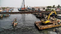 Pembangunan tanggul laut ini dilakukan di dekat perkampungan nelayan di Cilincing.