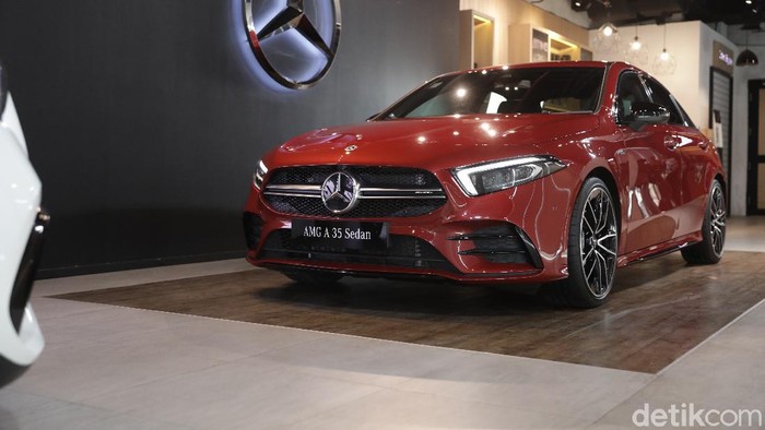 Mercedes-AMG A 35 4MATIC Sedan Mercedes-AMG A 35 4MATIC Sedan
