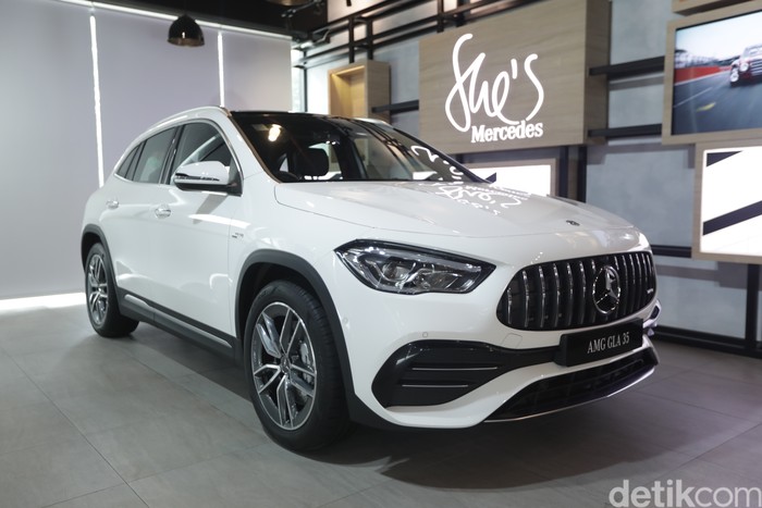 Mercedes-AMG GLA 35 4MATIC Mercedes-AMG GLA 35 4MATIC