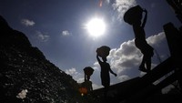Krisis energi juga menimpa India. Pasalnya pemerintah pusat India telah mendapatkan peringatan akan adanya potensi kekurangan batu bara termasuk di Ibu Kota India, New Delhi. Hal itu didorong oleh meningkatnya permintaan global namun tidak dibarengi dengan produksi yang cukup. AP Photo/Anupam Nath  