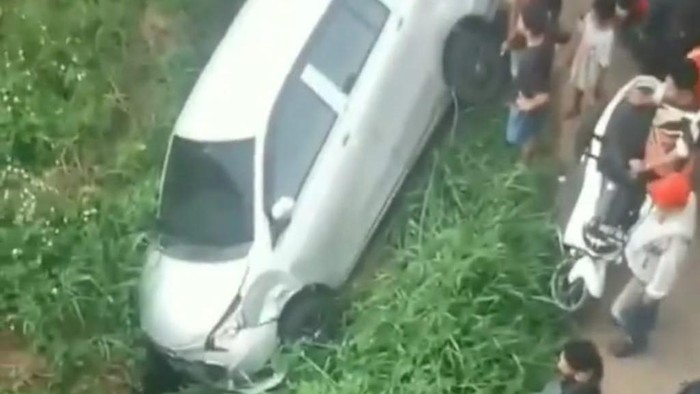 Mobil terperosok ke selokan di Depok ternyata pelaku tabrak lari