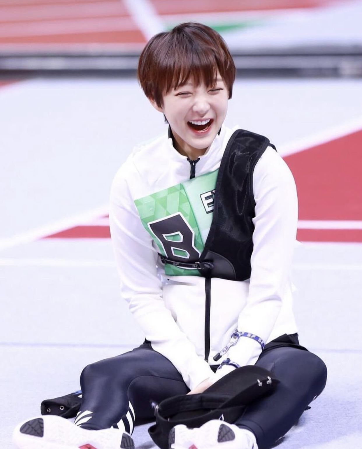 Model Rambut Pendek Wanita ala Artis Korea Hyerin EXID
