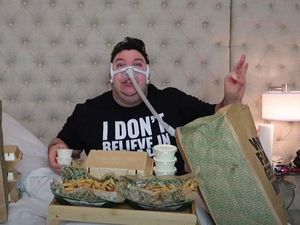 YouTuber Rela Mukbang Ekstrem Sampai Obesitas, Netizen Bikin Petisi