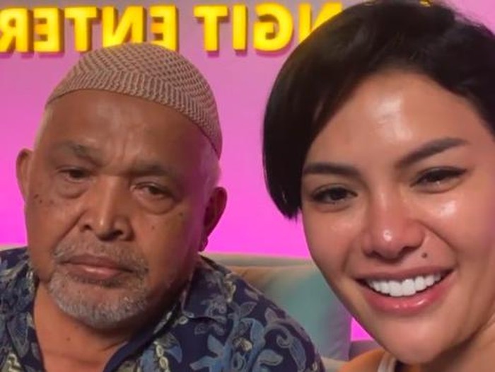 Nikita Mirzani ajak belanja kakek Suhud