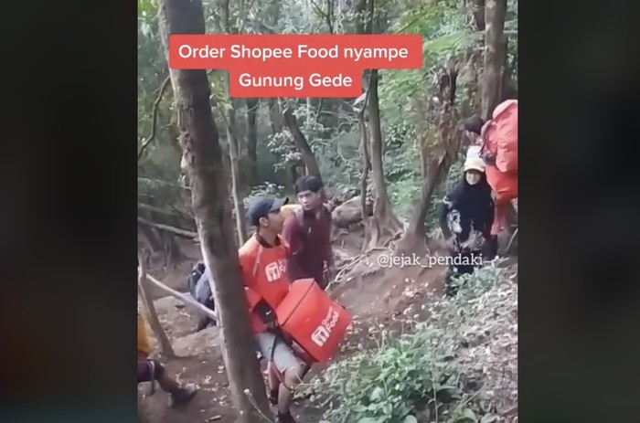 Ojol ShopeeFood di Gunung Gede Pangrango
