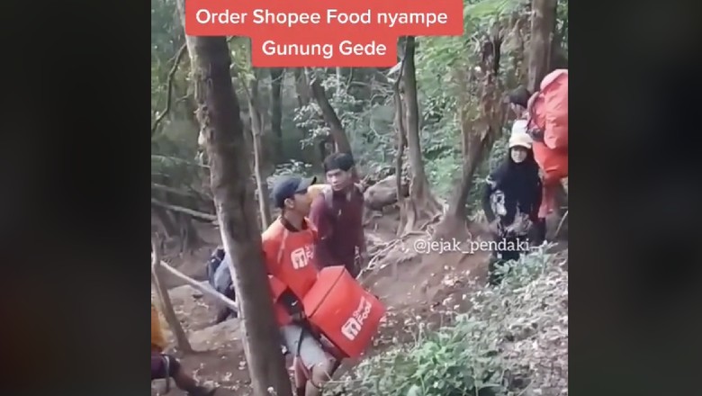 Ojol ShopeeFood di Gunung Gede Pangrango Ojol ShopeeFood di Gunung Gede Pangrango
